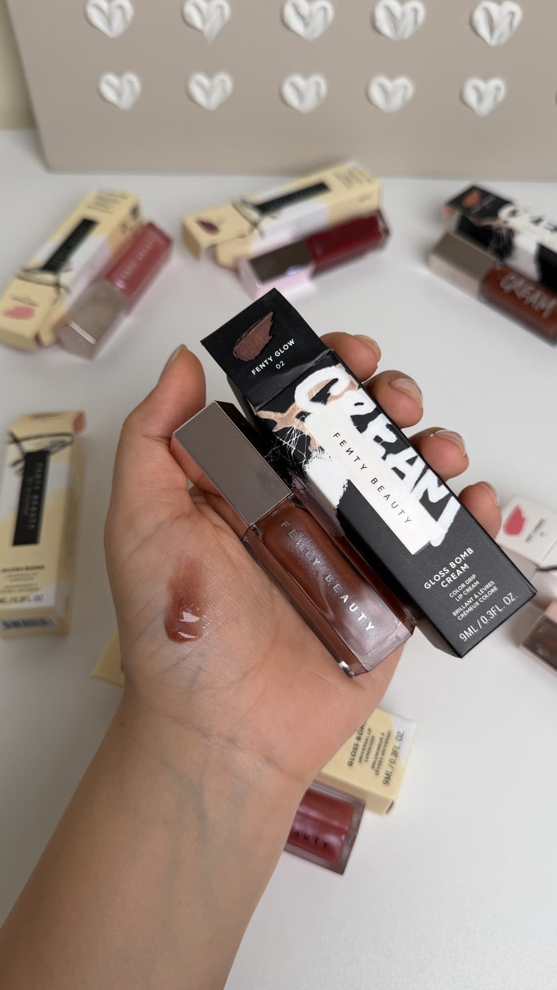 لیپ گلاس فنتی بیوتی  - FENTY GLOW02